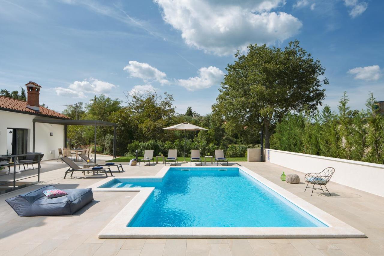 לאבין Villa Del Sol With Large Garden Perfect For Families מראה חיצוני תמונה